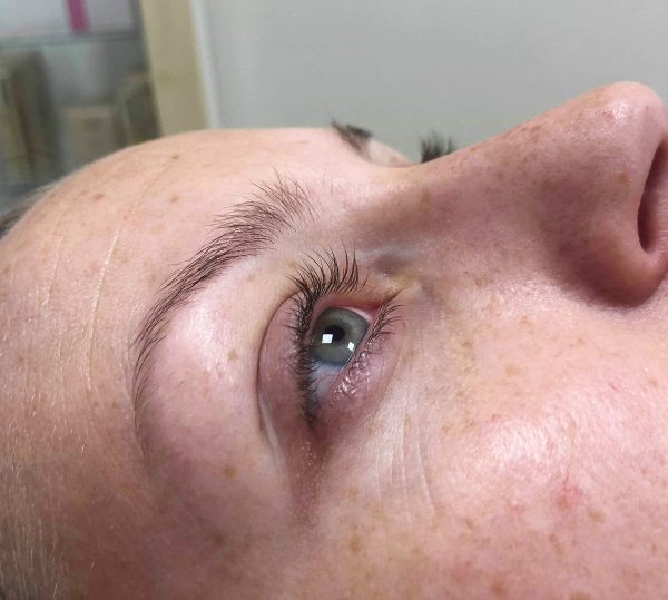 Farging av vipper og bryn