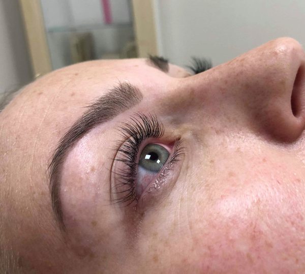 Farging av vipper og bryn